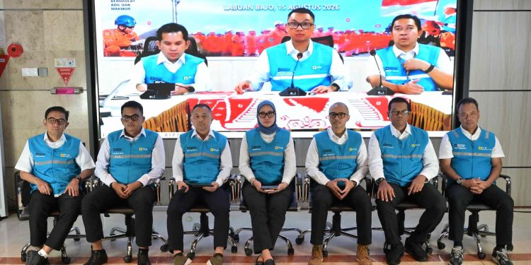 Suasana konferensi pers siaga kelistrikan HUT ke-81 Kemerdekaan RI yang dilaksanakan hybrid di PLN Unit Induk Pusat Pengatur Beban Jawa, Madura, dan Bali (UIP2B Jamali), Depok, Jawa Barat, dan PLN Unit Pelayanan Pelanggan Flores Bagian Barat, Manggarai Barat, pada Sabtu malam (15/8), dok (ist)