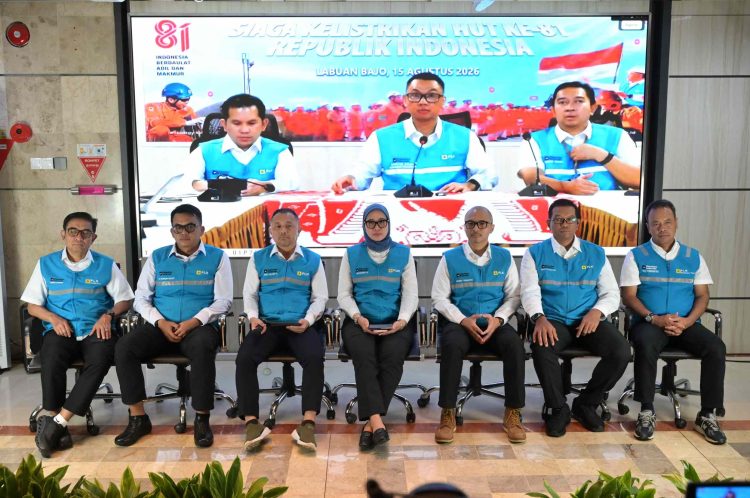 Suasana konferensi pers siaga kelistrikan HUT ke-81 Kemerdekaan RI yang dilaksanakan hybrid di PLN Unit Induk Pusat Pengatur Beban Jawa, Madura, dan Bali (UIP2B Jamali), Depok, Jawa Barat, dan PLN Unit Pelayanan Pelanggan Flores Bagian Barat, Manggarai Barat, pada Sabtu malam (15/8), dok (ist)