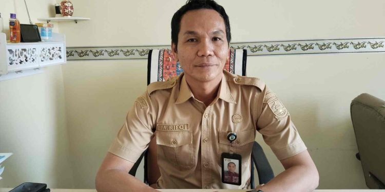 Kabid Koperasi pada Dinas Koperasi, UMKM, Perindustrian dan Perdagangan (Diskoumperindag) Kabupaten Serang, Muhammad Rifqi saat ditemui diruang kerjanya. Dok (Nurlan)