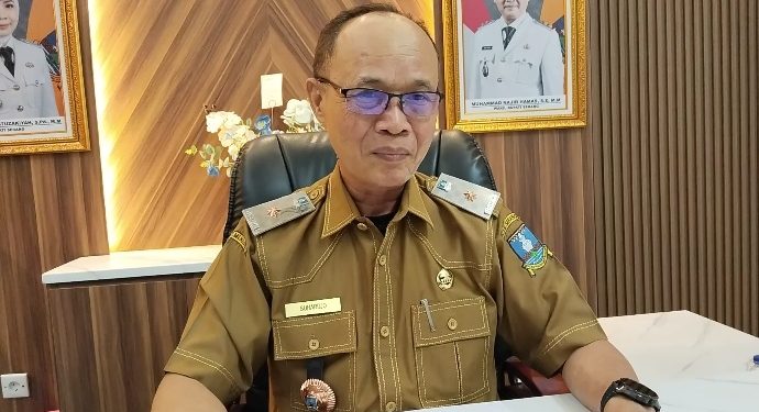 Kepala DKPP Kabupaten Serang, Suhardjo saat diwawancarai di ruang kerjanya. Dok (Nurlan)