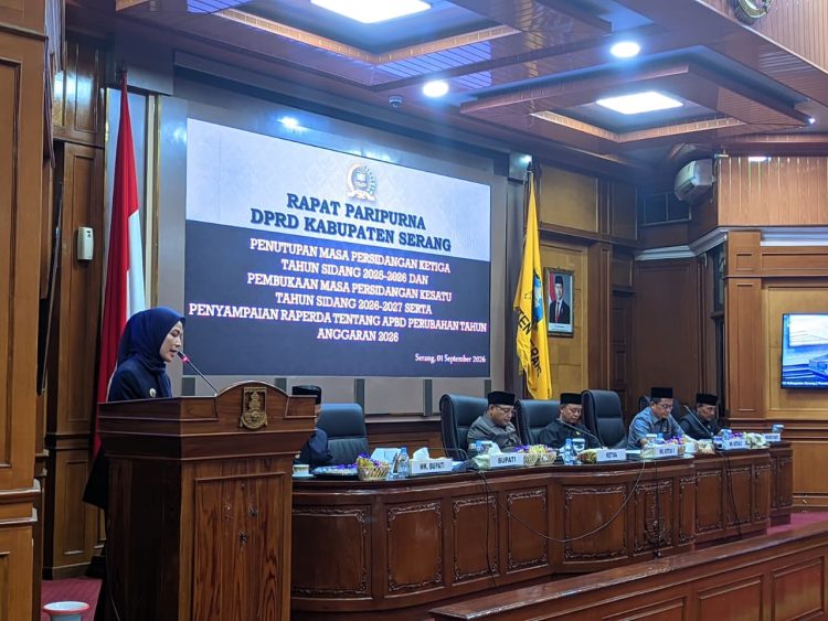 Bupati Serang Ratu Rachmatuzakiyah saat menyampaikan Raperda tentang perubahan APBD 2026. Dok. (Ist)