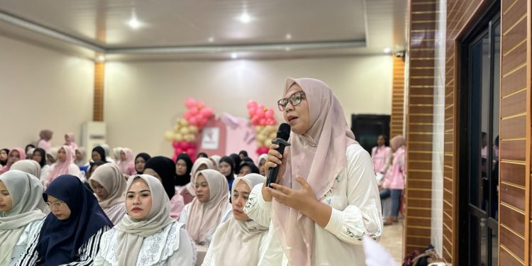Antusiasme mahasiswi dan dosen Sekolah Tinggi Ilmu Ekonomi (STIE) Bima, Kota Bima, Nusa Tenggara Barat. Dok. (Ist)