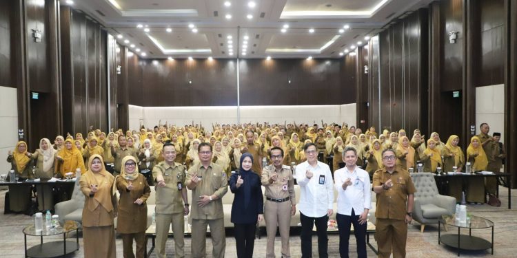 Bupati Serang Ratu Rachmatuzakiyah mensosialisasikan Budaya Sekolah Aman dan Nyaman kepada seluruh kepala sekolah se Kabupaten Serang. Dok (ist).