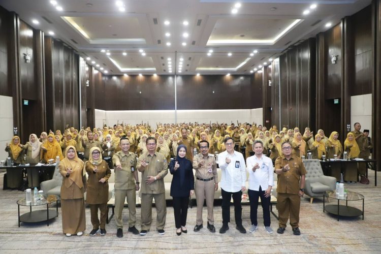 Bupati Serang Ratu Rachmatuzakiyah mensosialisasikan Budaya Sekolah Aman dan Nyaman kepada seluruh kepala sekolah se Kabupaten Serang. Dok (ist).