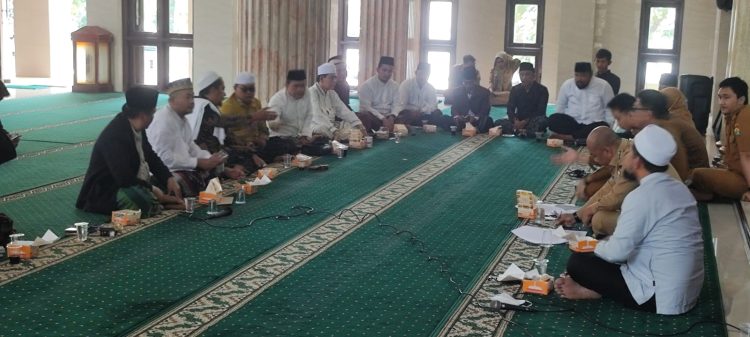 Aliansi masyarakat beraudiensi dengan pemkot serang mendesak untuk menutup THM di wilayah Kota Serang. Dok. (Ist)