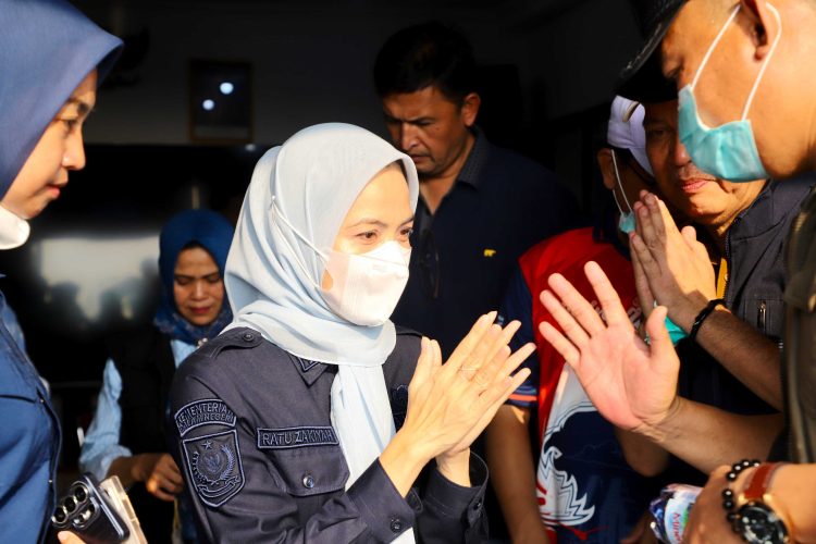 Ratu Rachmatuzakiyah saat meninjau Pos Pengamatan Gunung Api Anak Krakatau (GAK) Pusat Vulkanologi dan Mitigasi Bencana Geologi pada Badan Geologi Kementerian Energi dan Sumber Daya Mineral (Kemen ESDM) di Desa Pasauran, Kecamatan Cinangka pada Minggu, 6 September 2026. Dok. (Ist)