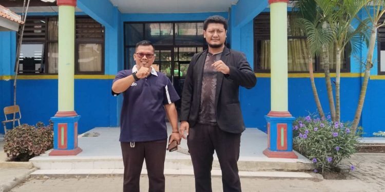 Ishak, SH. MH dan Irvan A Abdillah SH. MH Ialah Alumni SMPN 1 Carenang yang saat ini menjadi lawyer. Dok. (Nurlan)