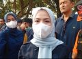 Bupati Serang Ratu Rachamtuzakiyah usai melakukan pemantauan dan pengawasan terhadap situasi aktivitas erupsi gunung anak krakatau. Dok. (Ist)