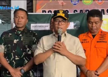 Gubernur Banten Andra Soni dan Tim SAR Gabungan saat menggelar konferensi pers terkait pencarian 8 orang yang belum diketemukan. Dok. (Ist)