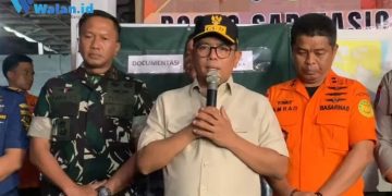 Gubernur Banten Andra Soni dan Tim SAR Gabungan saat menggelar konferensi pers terkait pencarian 8 orang yang belum diketemukan. Dok. (Ist)