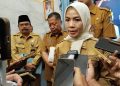 Bupati Serang Ratu Rachamatuzakiyah saat di wawancarai wartawan usai rapat forkopimda di pendopo. Dok (Nurlan)