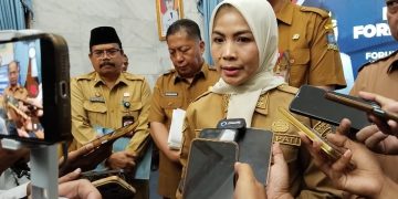 Bupati Serang Ratu Rachamatuzakiyah saat di wawancarai wartawan usai rapat forkopimda di pendopo. Dok (Nurlan)