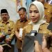 Bupati Serang Ratu Rachamatuzakiyah saat di wawancarai wartawan usai rapat forkopimda di pendopo. Dok (Nurlan)