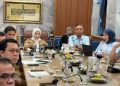 Bupati Serang Ratu Rachamatuzakiyah dan Manager PLN UP3 Banten Utara Hasudungan Siahaan beserta OPD bahas listrik di wilayah Kabupaten Serang. Dok (Nurlan)