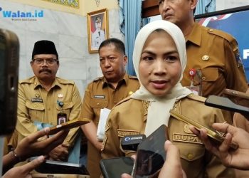 Bupati Serang Ratu Rachamatuzakiyah saat di wawancarai usai menggelar rapat Forkopimda di Pendopo Bupati Serang. Dok. (Ist)