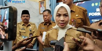 Bupati Serang Ratu Rachamatuzakiyah saat di wawancarai usai menggelar rapat Forkopimda di Pendopo Bupati Serang. Dok. (Ist)