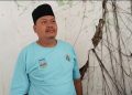 Kepala Desa Mandaya, Samudi saat di wawancarai wartawan di kantornya. Dok (Nurlan)