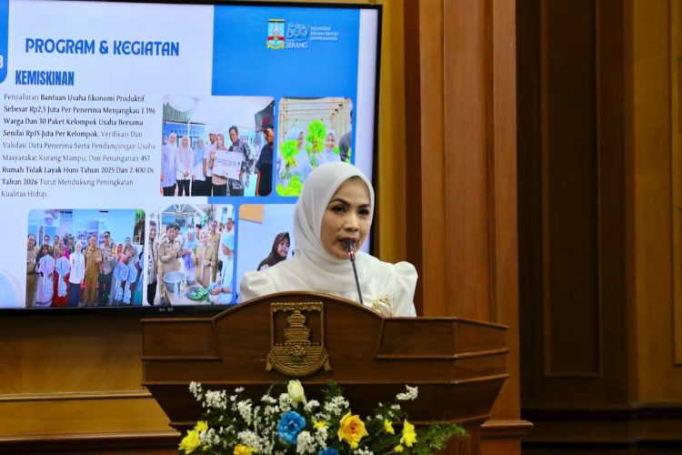 Bupati Serang saat menyampaikan keberhasilan program pada HUT Kabupaten Serang yang ke 500 tahun di ruang rapat paripurna DPRD Kabupaten Serang. Dok. (Ist)