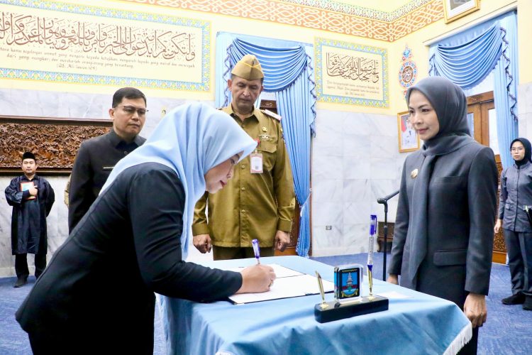 Bupati Serang melantik sejumlah Pejabat Administrasi di Pemkab Serang. Dok. (Ist)