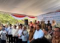 Menteri Koordinator Bidang Pangan, Zulkifli Hasan (kelima dari kanan) saat melakukan pemantauan operasionalisasi Koperasi Desa/Kelurahan Merah Putih (KDKMP) di Baki, Sukoharjo, Jawa Tengah, Selasa (13/10). Dok. (Ist)