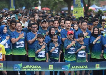 Gubernur Banten Andra Soni bersama General Manager PLN UID Banten Tonny Bellamy, jajaran pemerintah daerah, dan tamu undangan mengikuti rangkaian pembukaan PLN Mobile Jawara Run 2026. Doc. (Ist)