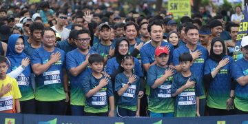 Gubernur Banten Andra Soni bersama General Manager PLN UID Banten Tonny Bellamy, jajaran pemerintah daerah, dan tamu undangan mengikuti rangkaian pembukaan PLN Mobile Jawara Run 2026. Doc. (Ist)