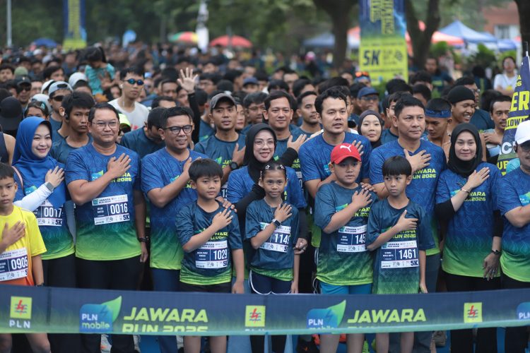 Gubernur Banten Andra Soni bersama General Manager PLN UID Banten Tonny Bellamy, jajaran pemerintah daerah, dan tamu undangan mengikuti rangkaian pembukaan PLN Mobile Jawara Run 2026. Doc. (Ist)