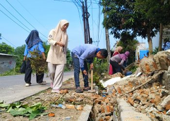 Tembok pagar SDN Pabuaran, Kecamatan Pamarayan, Ambruk setelah diguyur hujan semalaman. Dok. (Ist)