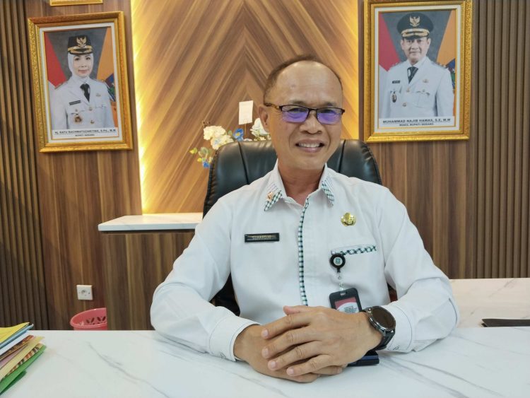 Kepala DKPP Kabupaten Serang Suhardjo saat di wawancarai diruang kerjanya. Dok. (Nurlan)