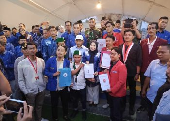 Bupati Serang Ratu Rachmatuzakiyah dan Wabup Serang Najib Hamas beserta Kepala OPD Ajak Mahasiswa berdialog di cafe kotak Kecamatan Kramatwatu. Dok. (Ist)