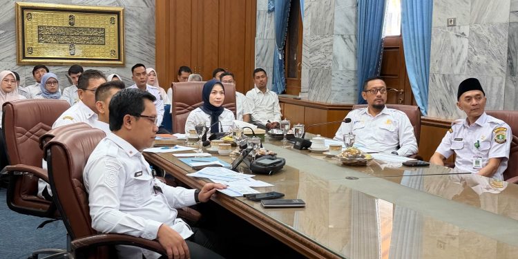 Bupati Serang Ratu Rachmatuzakiyah saat Zoomet bersama Pemprov Banten. Dok. (Ist)