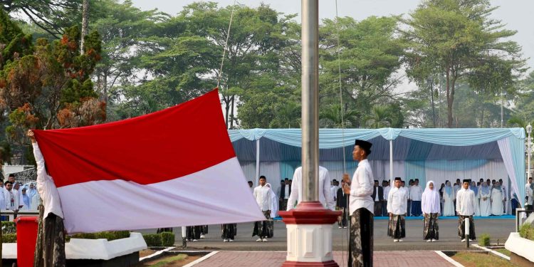 Upacara Peringatan Hari Santri Nasional Tahun 2026 digelar di halaman Pendopo Bupati Serang, pada Kamis, 22 Oktober 2026. Dok. (Ist)