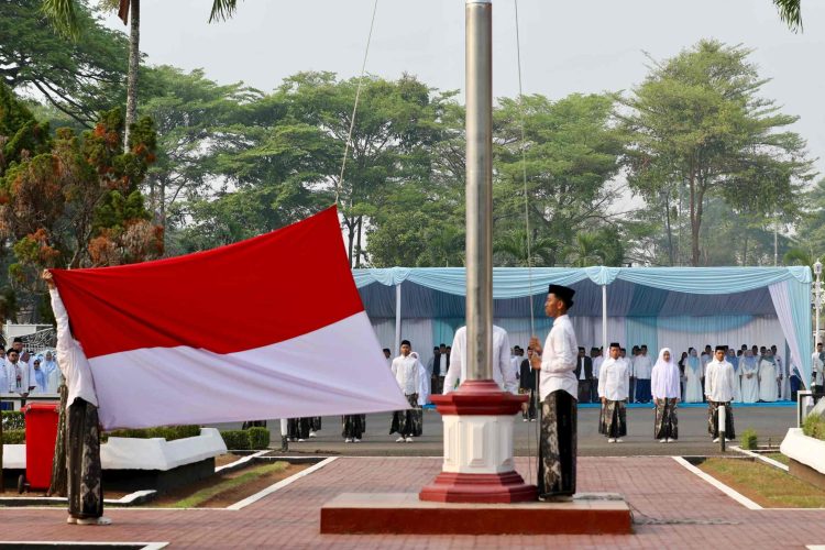 Upacara Peringatan Hari Santri Nasional Tahun 2026 digelar di halaman Pendopo Bupati Serang, pada Kamis, 22 Oktober 2026. Dok. (Ist)