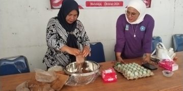 PKK Desa Mandaya membuat olahan telur bebek menjadi telur asin. Dok. (Nurlan)