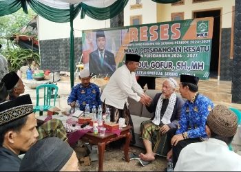 Wakil Ketua DPRD Kabupaten Serang, Abdul Gofur saat menggelar reses di Desa Ragas Masigit, Kecamatan Carenang. Dok. (Ist)